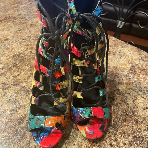 Size 6 candies multicolor heels - Picture 2 of 4